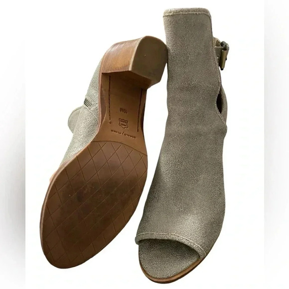 Donald J Pliner Women's Kara-RM Ankle Boot - Picture 3 of 3